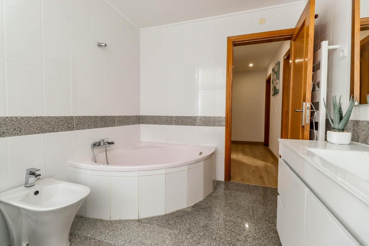 Flor Do Mar - Spacious Apartment With Balcony Vila Praia de Âncora Eksteriør billede